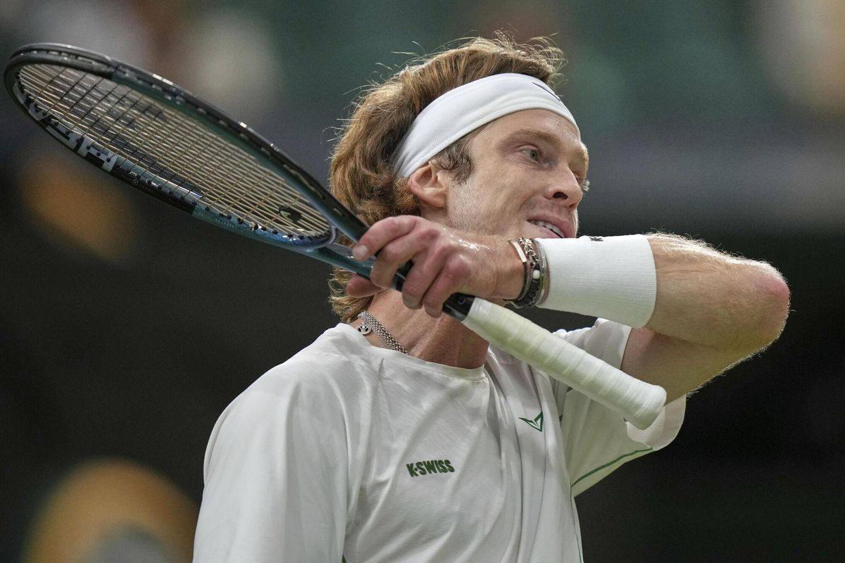 Russias Andrey Rublev reacts after losing a point against Spains Carlos Alcaraz during a fourth round mens singles match at the Wimbledon Tennis Championships in London, Sunday, July 6, 2025. (AP Photo/Alastair Grant)