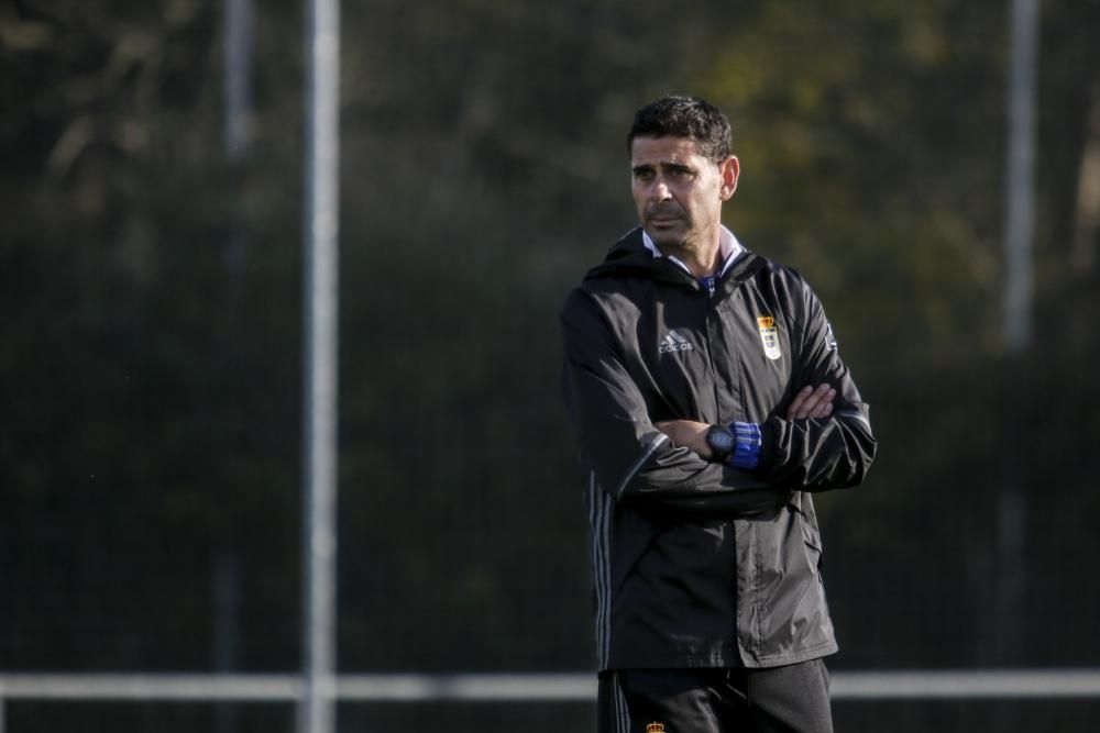 Entrenamiento del Real Oviedo a puerta abierta en El Requexón