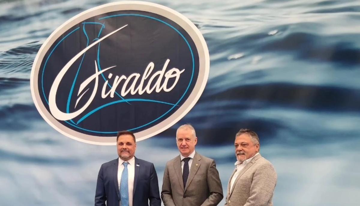 Adolfo Giraldo, el exlehendakari Iñigo Urkullu y Patxi Giraldo, de izquierda a derecha, en la presentación de la planta Legutio (Álava) en una imagen de LinkedIn.