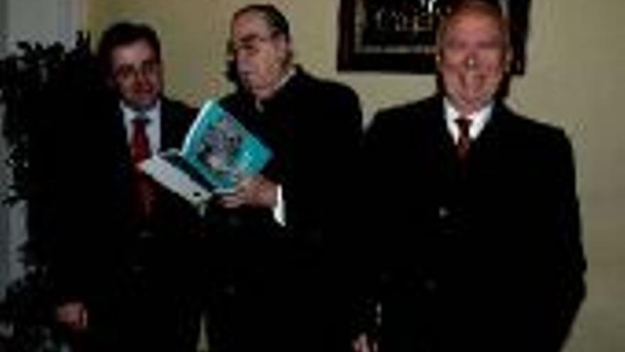 Casi un centenar de artículos reviven 45 años de historia local