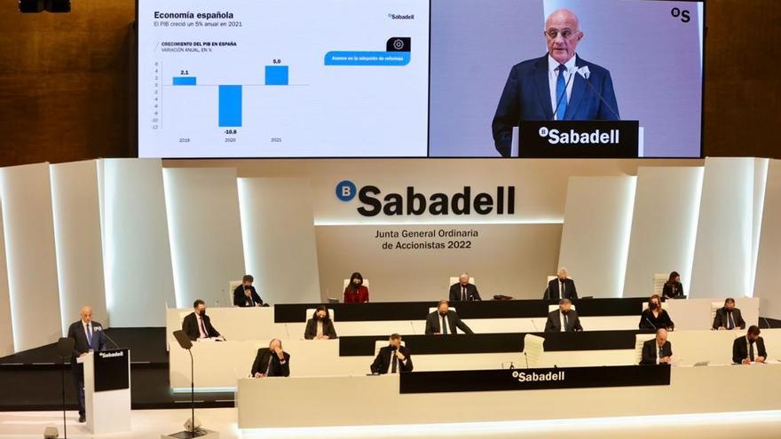 Un momento de la junta del Sabadell celebrada este jueves.
