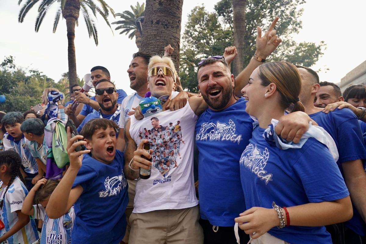 El malaguismo se echa a la calle: las mejores imágenes de la rúa del Málaga CF