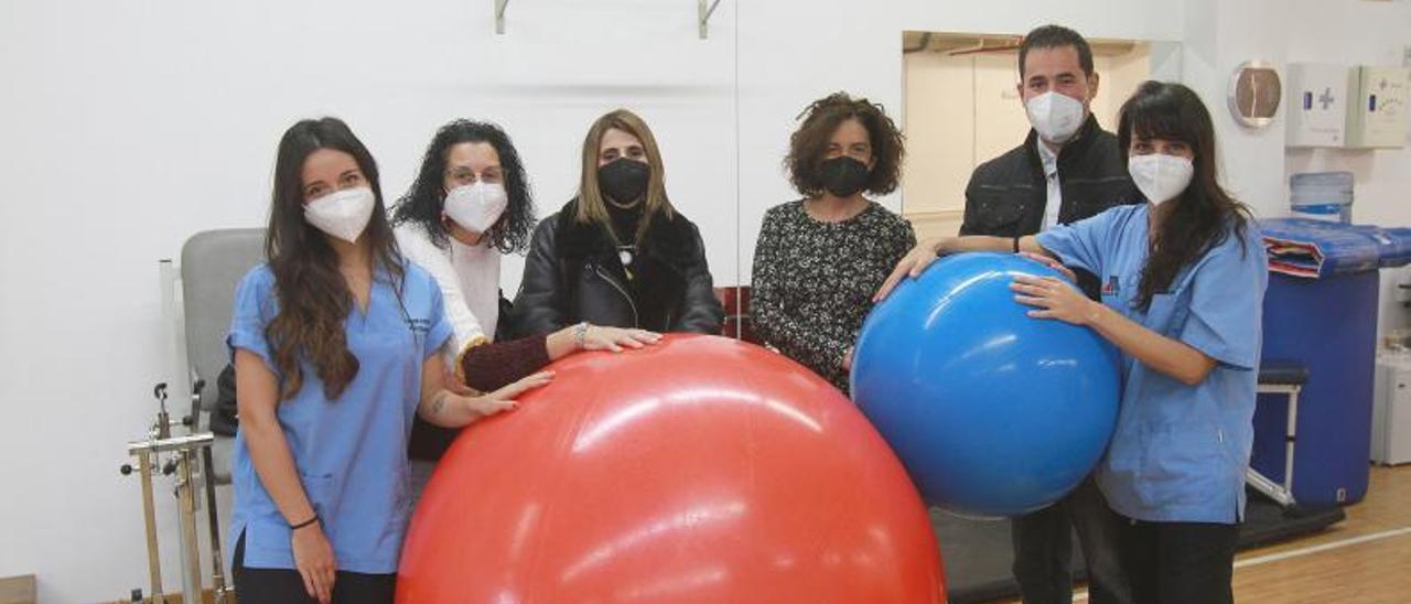 Carmen, María José, Marta, Susana, Hugo y Antía en las instalaciones de la sede de la Asociación de AODEM en Ourense. |   // IÑAKI OSORIO