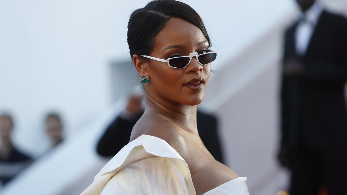 Rihanna en Cannes vestida de blanco