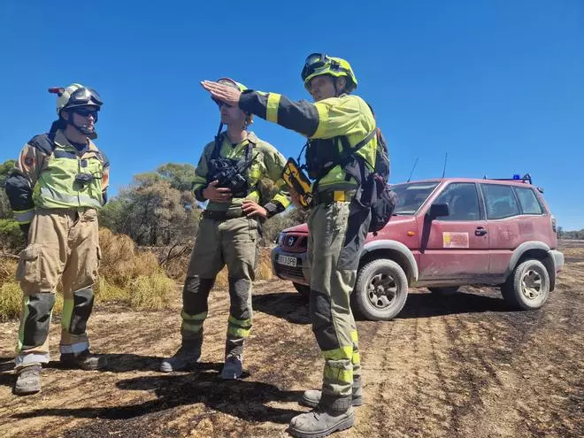 En imágenes I El operativo del Infoar en el sector 1 del incendio de Leciñena, este viernes