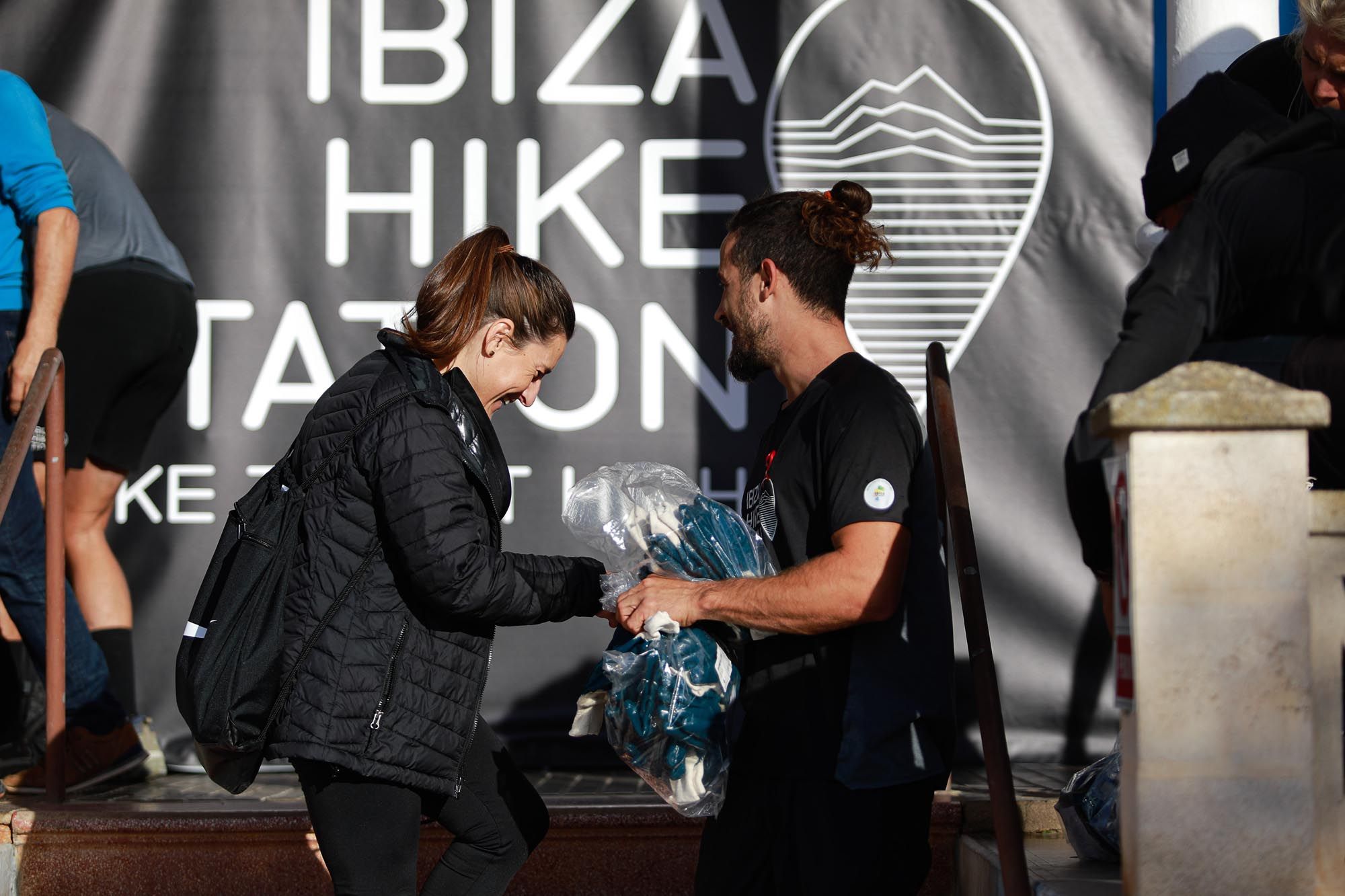 Ibiza Hikes Station celebra una caminata y limpieza de monte a favor de IFCC
