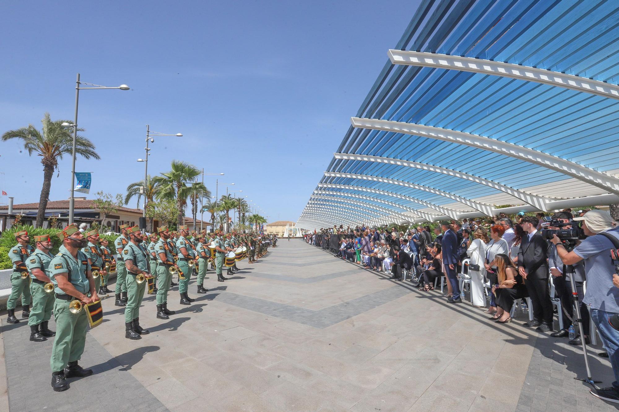 Sol y fidelidad a la bandera en Torrevieja