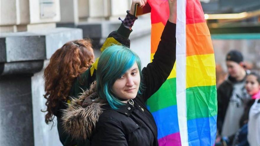 Organismos internacionales piden a los países proteger a niños y adolescentes contra transfobia