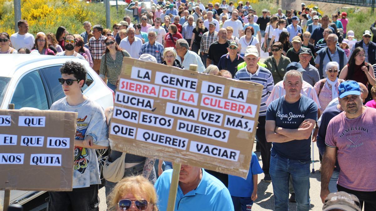 Protesta contra la supresión de paradas de tren AVE en la estación de Otero de Sanabria