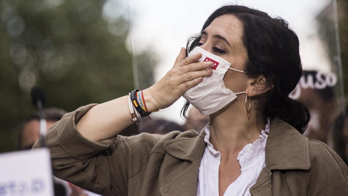 La presidenta de la Comunidad de Madrid y candidata a la reelección, Isabel Díaz Ayuso, durante una visita al municipio de Fuenlabrada.