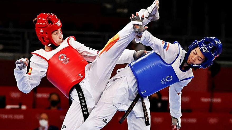 En la pelea por el oro ante la tailandesa Panipak Wongpattanakit. EFE/ Miguel Gutiérrez