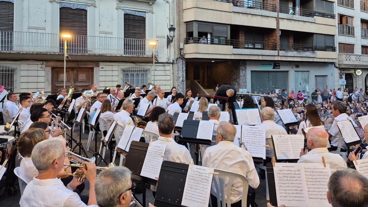 El concierto de clausura de la Fira Modernista de Carcaixent.