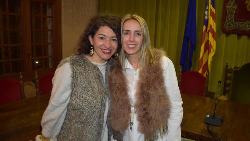 Catalina Miquel y Carolina Calatayud, tras ser elegidas como Valentes Dones de Sóller 2019.