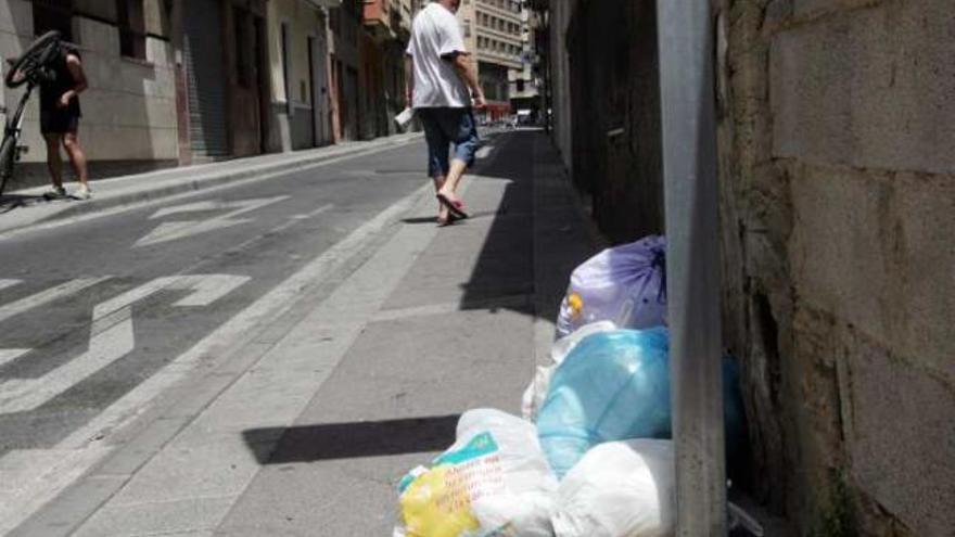 Quejas vecinales por basura en la calle - Información