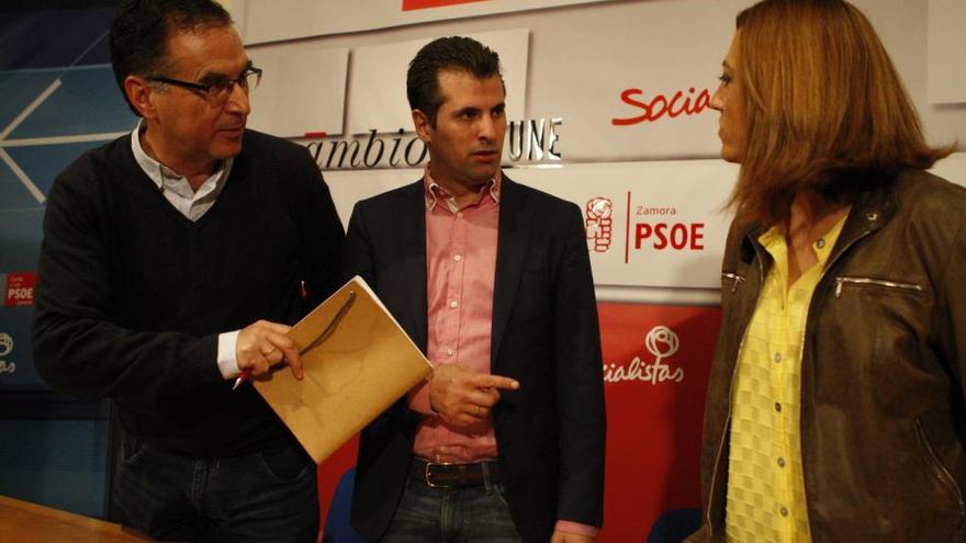 Antonio Plaza, Luis Tudanca y Virginia Barcones en la sede del PSOE de Zamora.