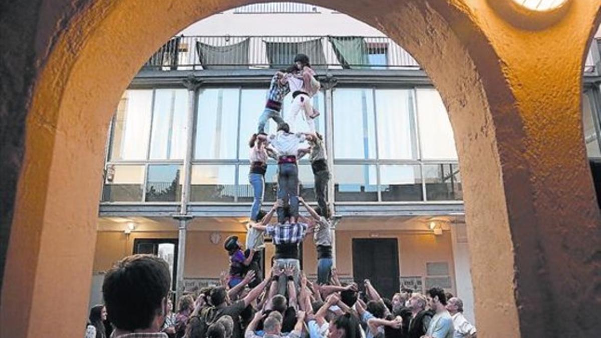 Un ensayo de los Minyons de Terrassa, la semana pasada en su local social.