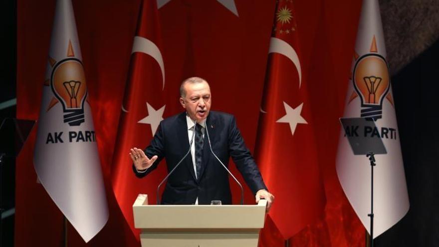 Erdogan amenaza con enviar millones de refugiados a Europa si la UE califica de &quot;invasión&quot; el ataque en Siria