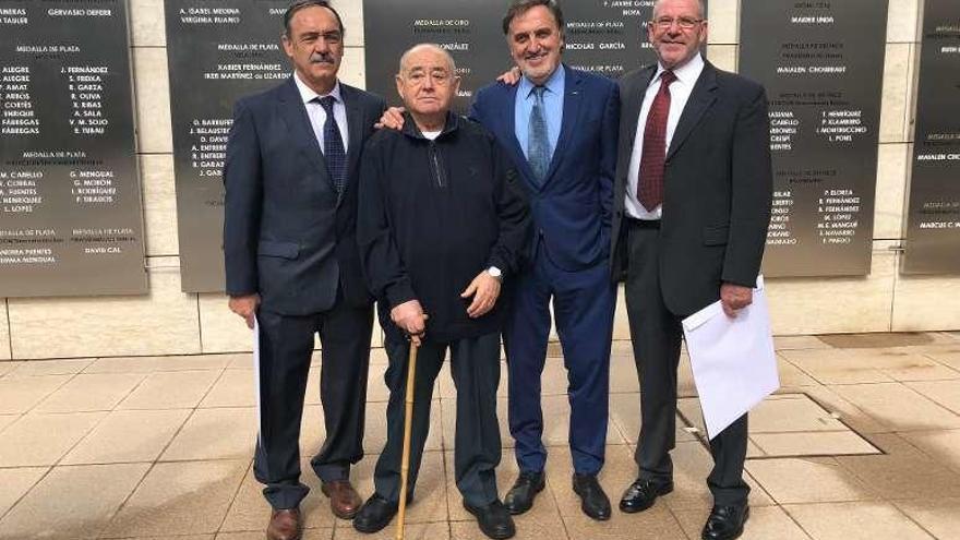 Herminio Menéndez, en el homenaje a los olímpicos del 76