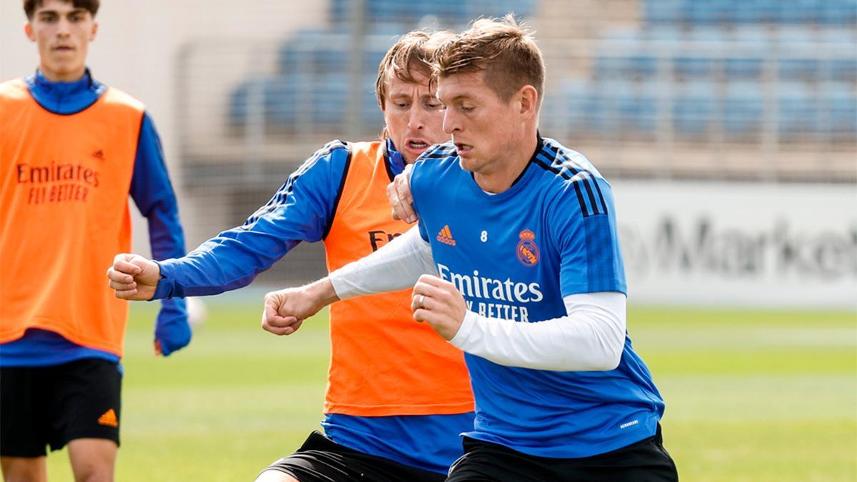 Ancelotti compara a Modric con Maldini: "Tiene que seguir hasta que él quiera"