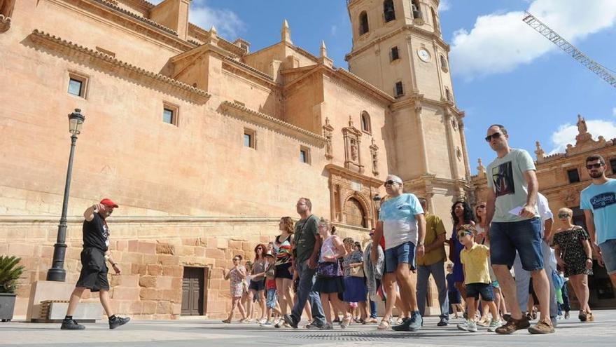 Una de las visitas a la excolegiata de San Patricio de Lorca, un punto turístico clave de Lorca.