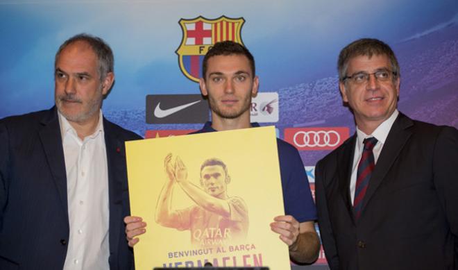 La presentación de Vermaelen, en imágenes