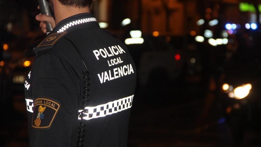 Tres viandantes reducen a un maltratador que empujó a su novia contra un contenedor