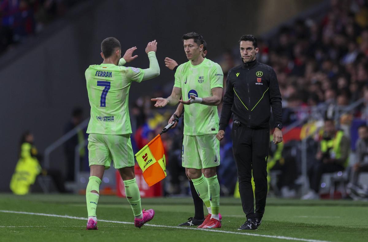 Robert Lewandowski se ha convertido en el suplente de Ferran Torres