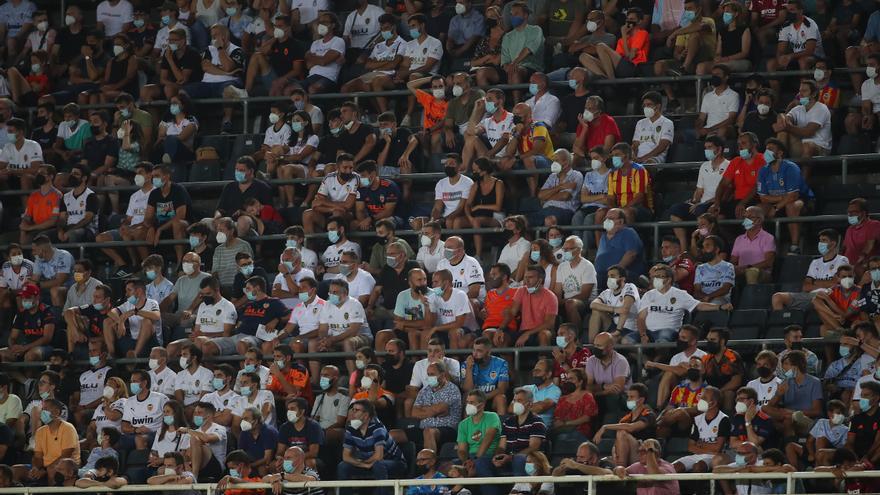 Los estadios de fútbol podrán ocuparse al cien por cien desde el viernes