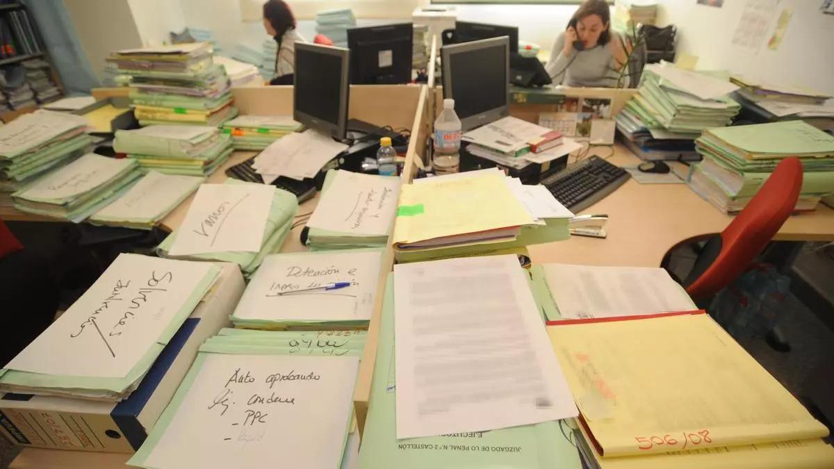 Carpetas acumuladas en la Audiencia Provincial de Castellón.