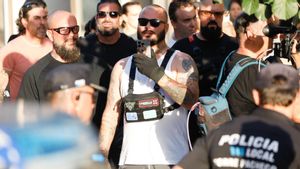 Varias personas durante una manifestación no autorizada y promovida por grupos de ultraderecha