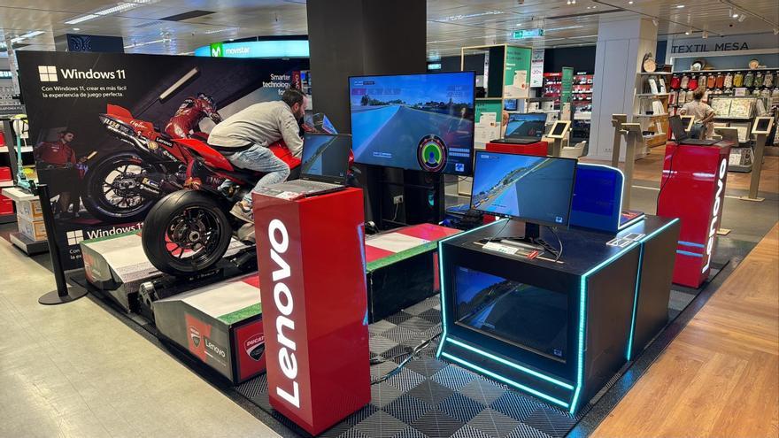 Un simulador del equipo Ducati de MotoGP llega a Palma