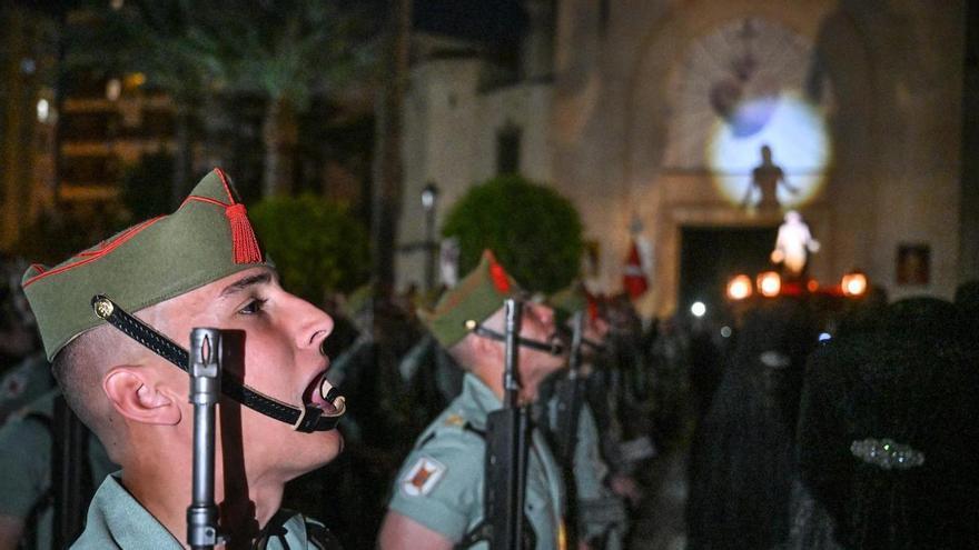 Las mejores imágenes de las procesiones de Martes Santo en Elche