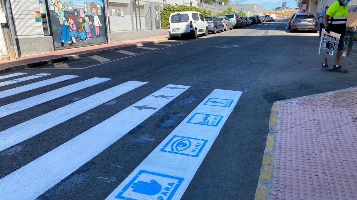 Torrevieja instala pictogramas en los pasos de peatones para ayudar a personas con autismo