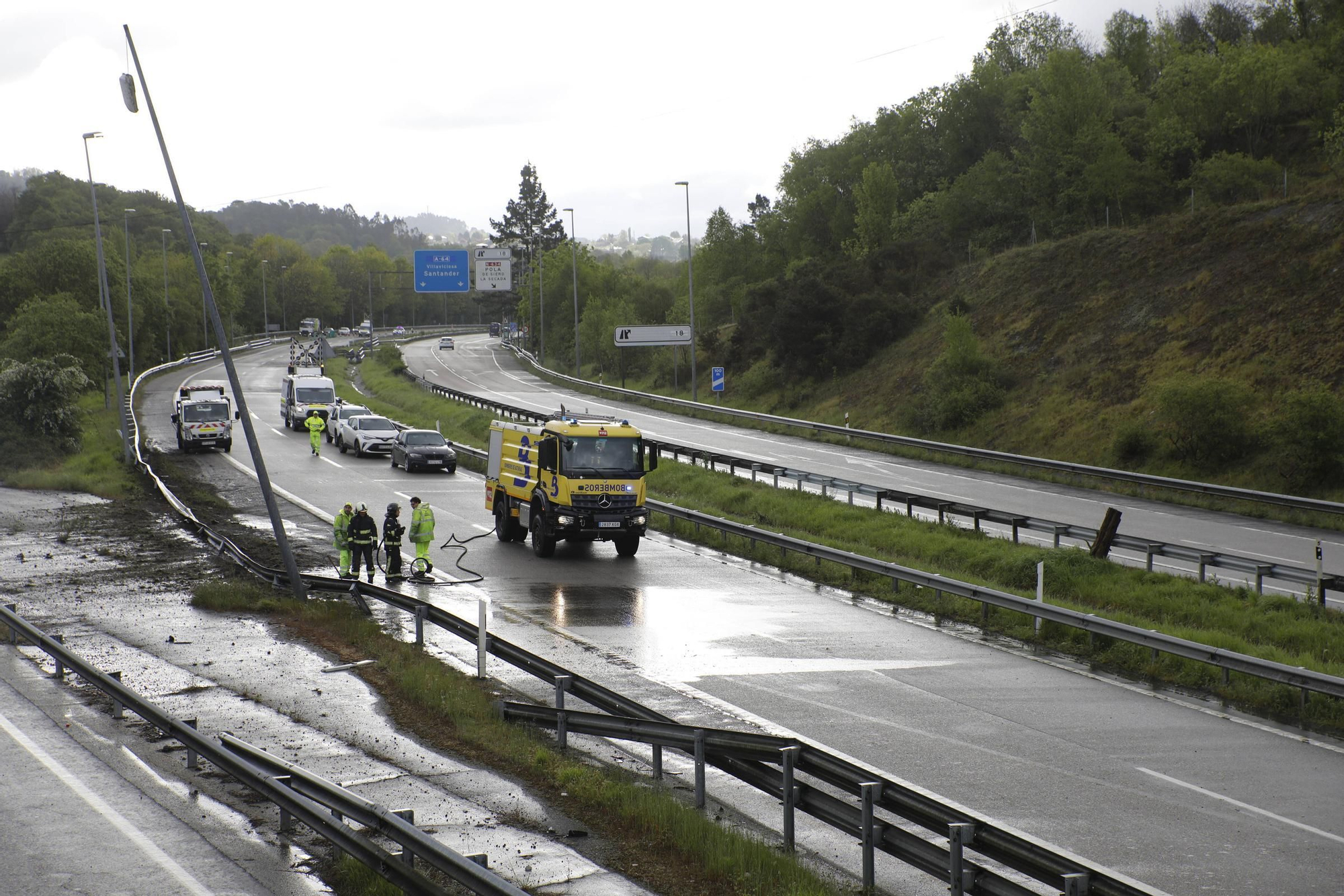 EN IMÁGENES: El brutal accidente de un camión en la A-64