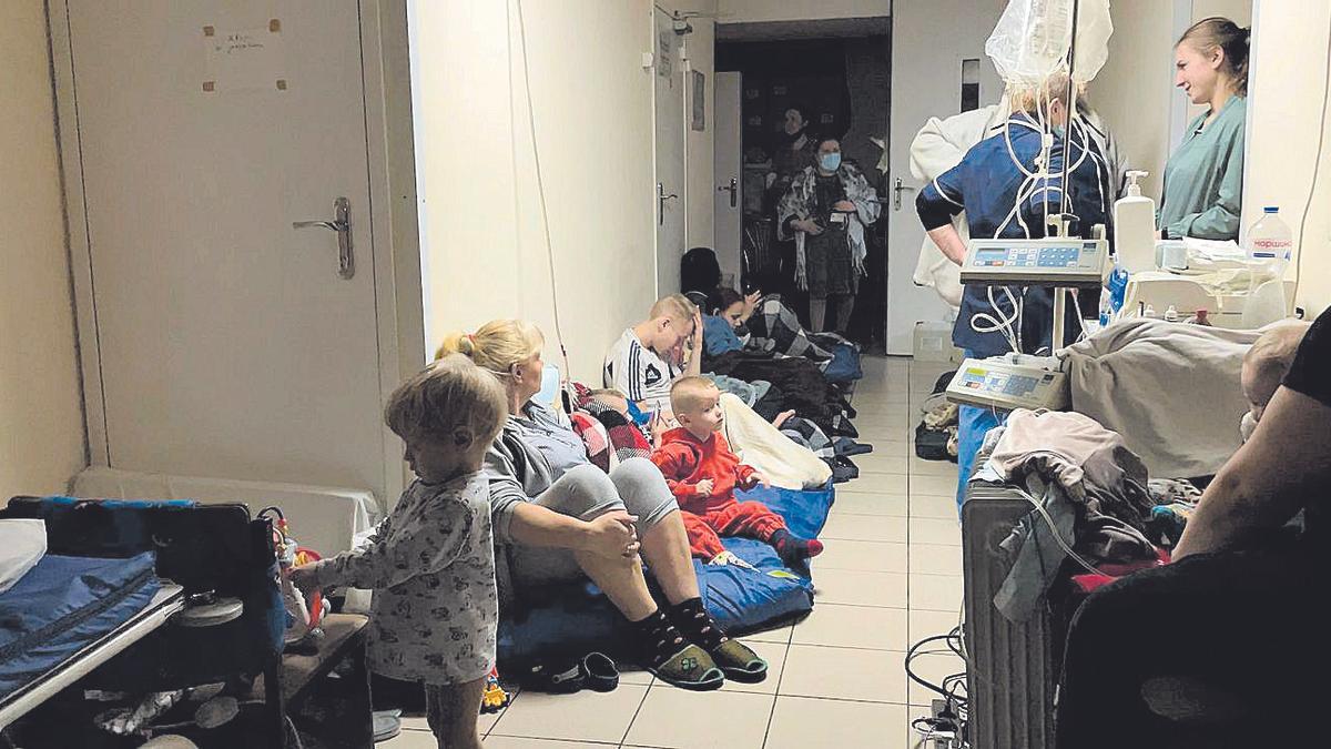 Niños en el mayor hospital pediátrico de Ucrania