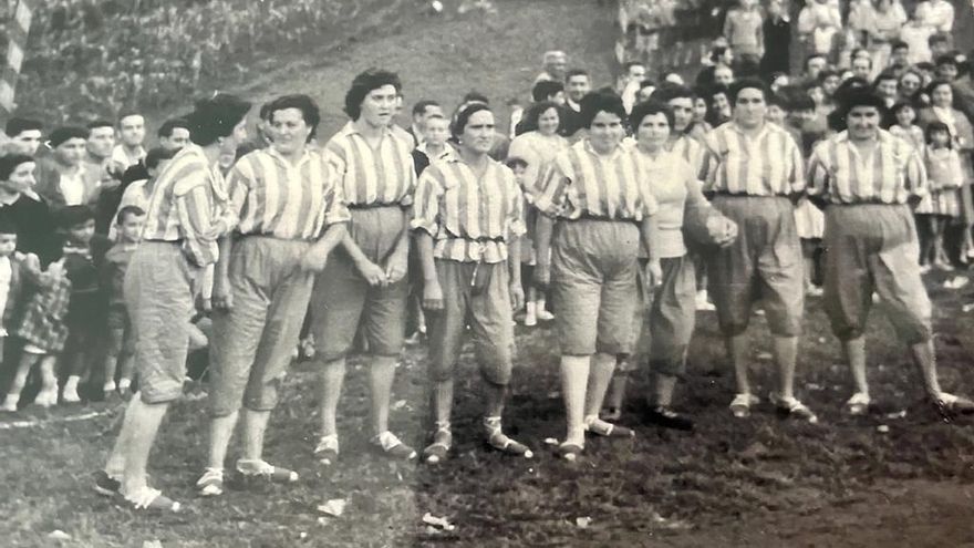 Gelita &quot;La Garrincha&quot;, una de las primeras futbolistas de España: &quot;Lo de Rubiales no hubiera pasado en los cincuenta; estaba la gente loca con nosotras&quot;