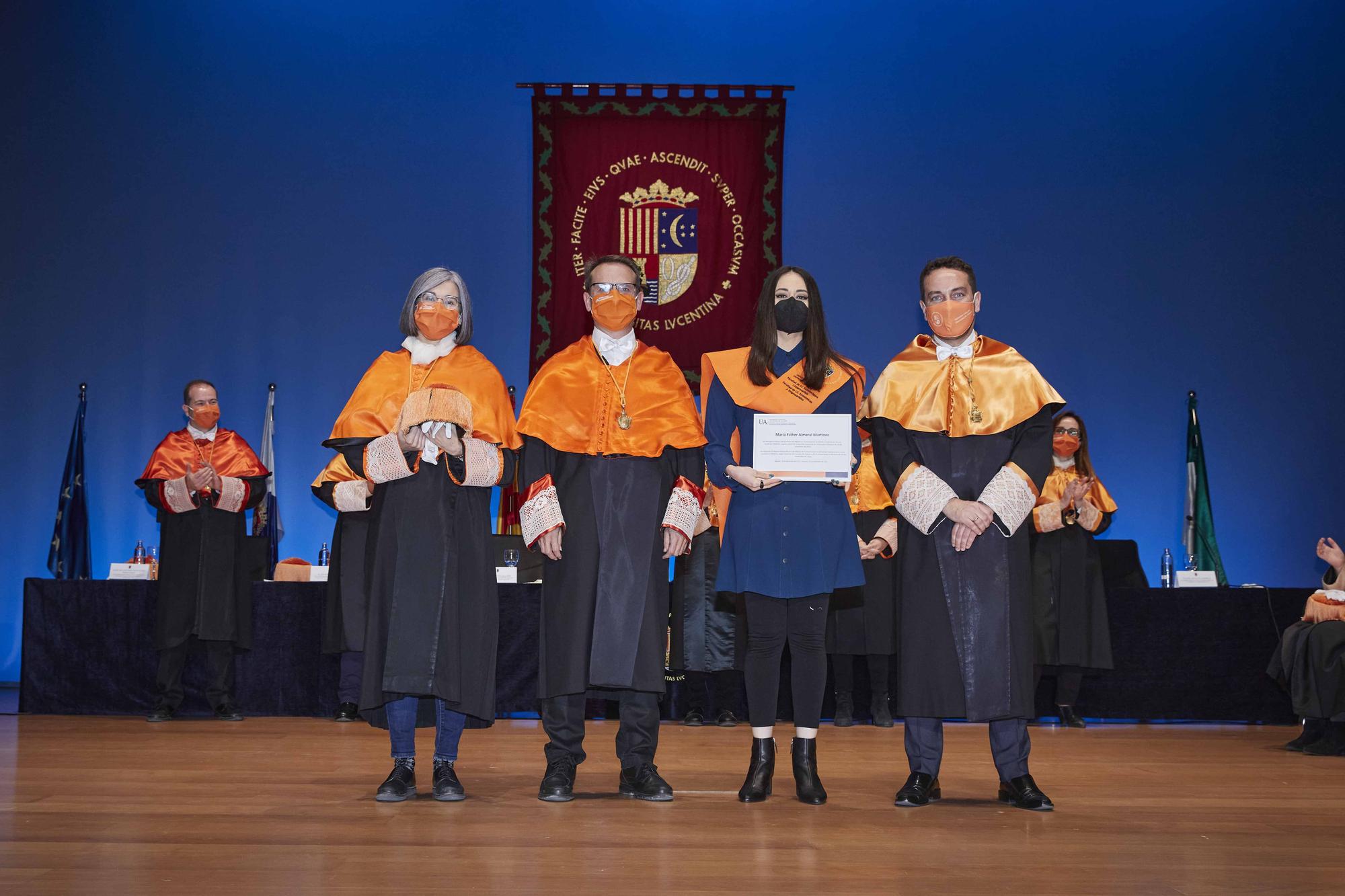 Acto de graduación de los estudiantes que han finalizado sus estudios en los grados en Publicidad y Relaciones Públicas, Trabajo Social, Sociología y en los másteres universitarios en Comunicación e Industrias Creativas, Innovación Social y Dinámicas de Cambio y Comunicación Digital.