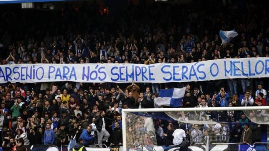 Homenaje a Arsenio Iglesias en Riazor con detalle herculano