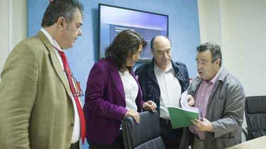 Juan Carlos López, Sandra Veleda, Francisco Ramos y José Ignacio Martín Benito en la sede del PSOE.