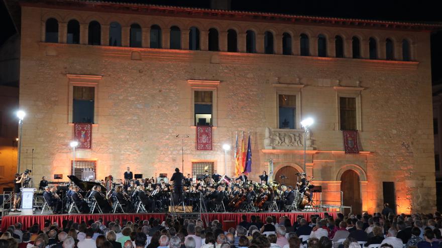 La Primitiva y la Unió Musical ofrecen grandes interpretaciones en el Concert de les Bandes de Llíria