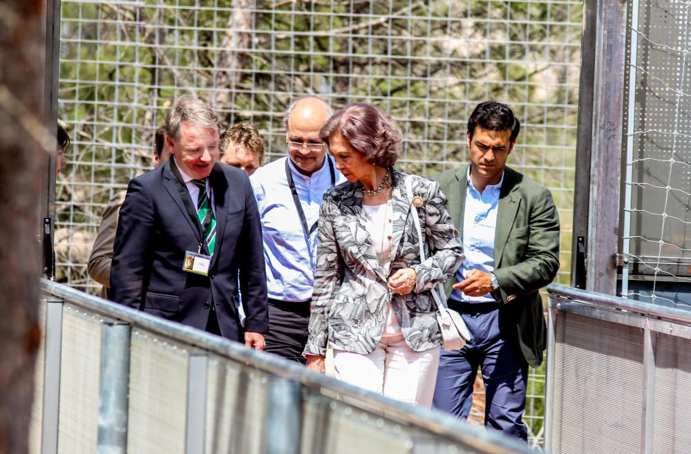 La madre de Felipe VI ha recorrido las instalaciones del complejo en compañía de sus responsables