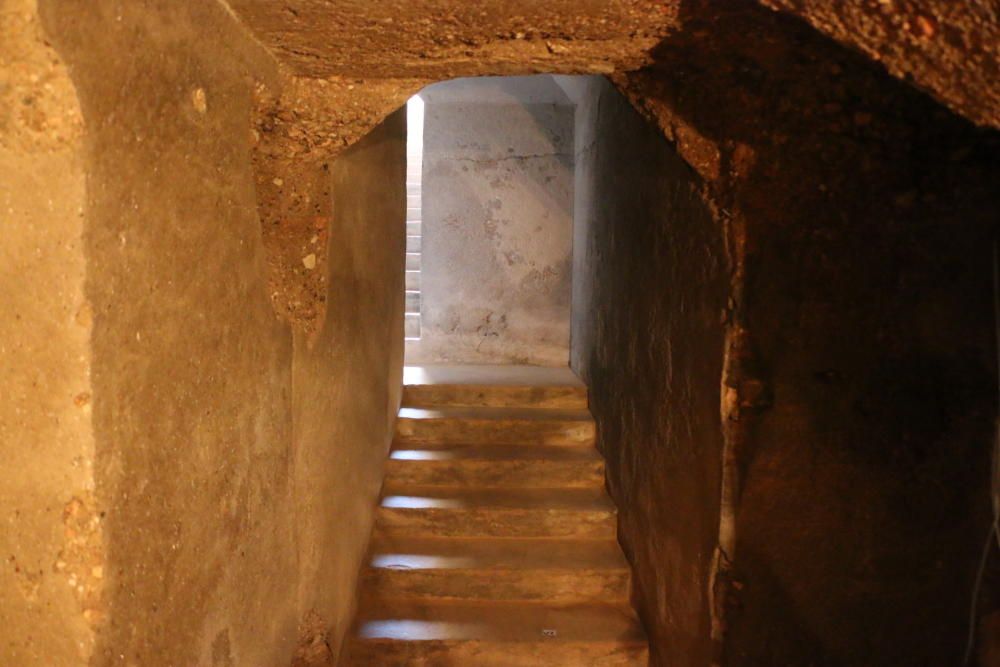 Visita de técnicos y ediles del gobierno local a la excavación del refugio