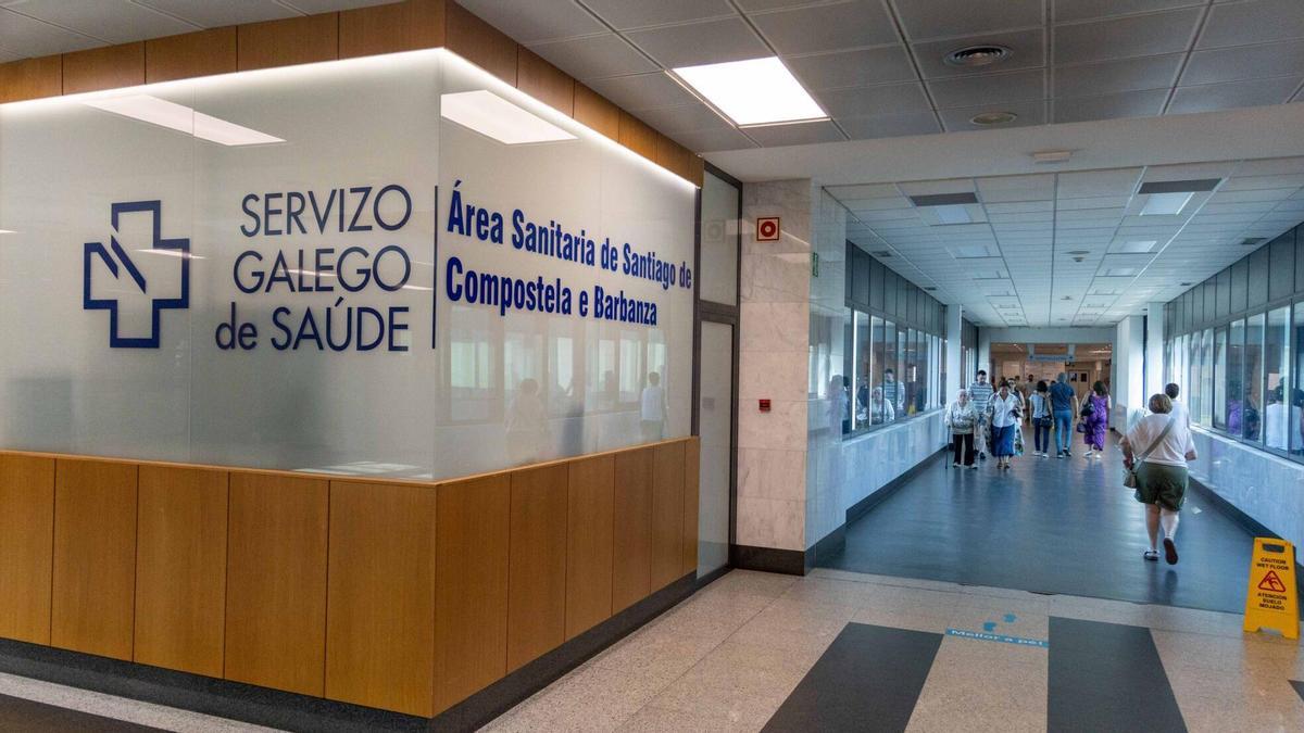 Acceso principal al Hospital Clínico de Santiago.
