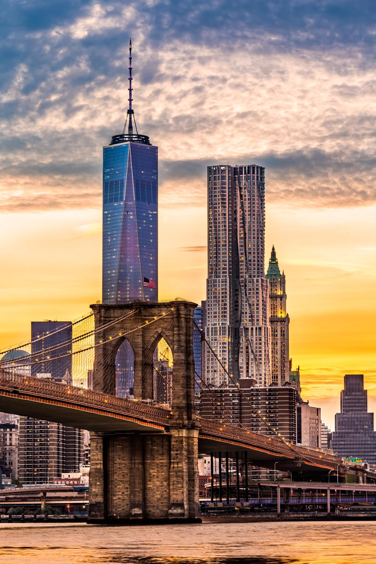 Impresionantes vistas del puente de Brooklyn con los rascacielos de Nueva York de fondo