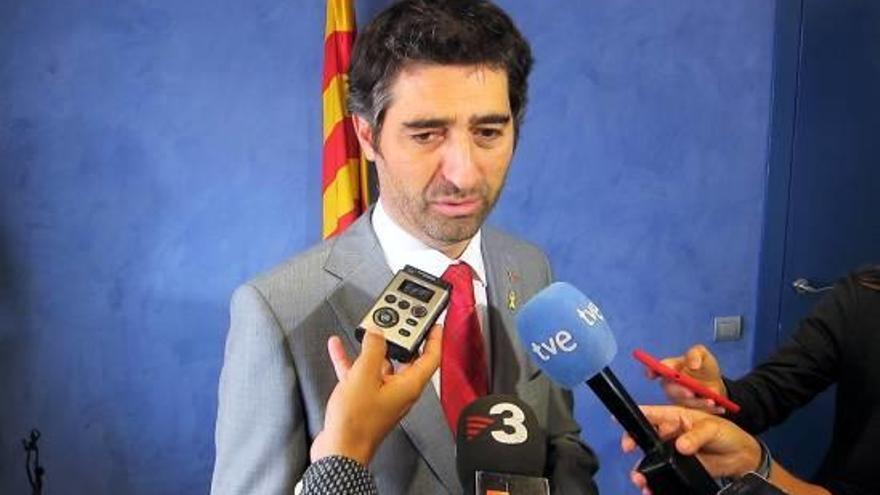 Jordi Puigneró, conseller de la Generalitat de Catalunya, atenent els mitjans.