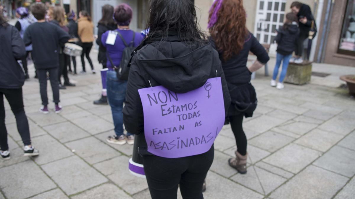 Asistentes a la manifestación del 8-M el año pasado, en Lalín.//Bernabé/Ana Agra