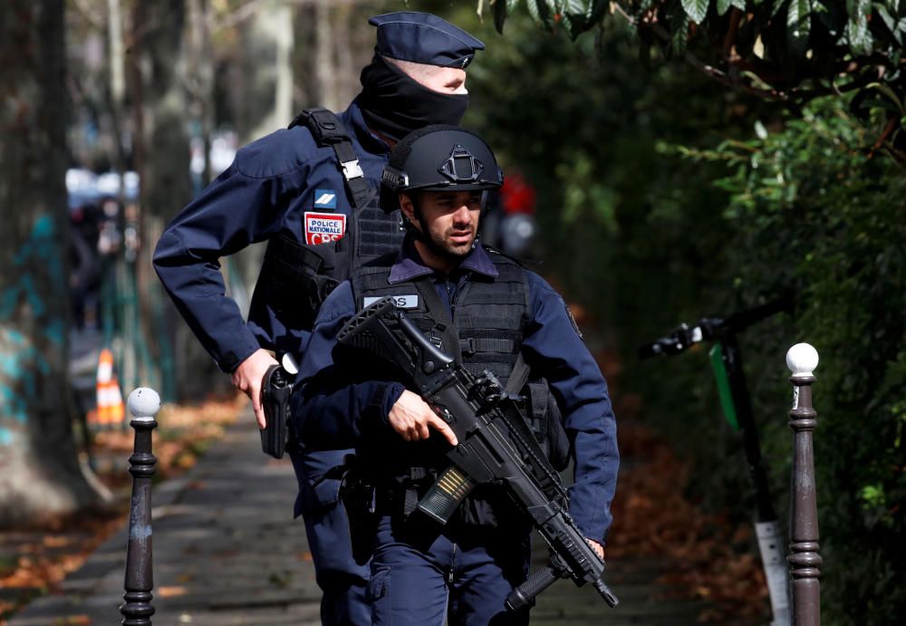 Cuatro heridos por arma blanca en París.