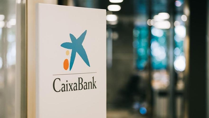 Els sindicats de CaixaBank rebutgen els acomiadaments proposats per l&#039;entitat