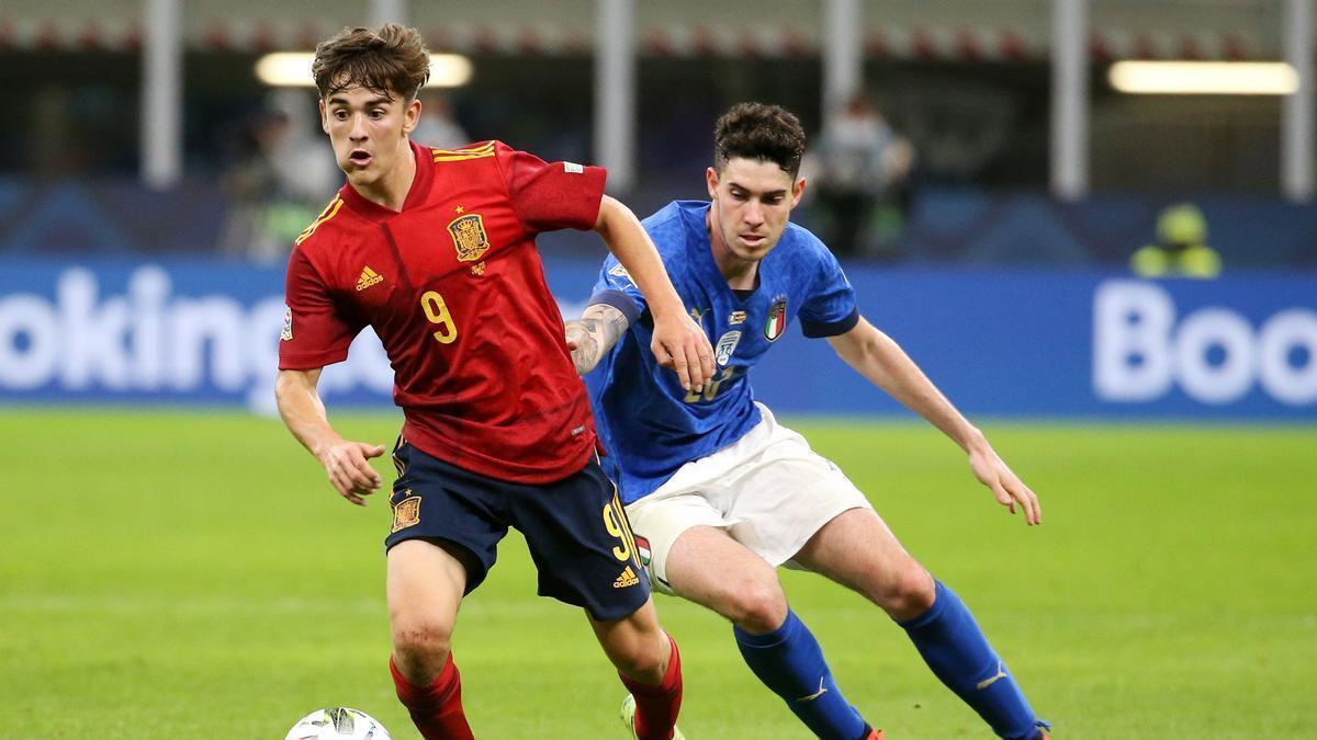 Gavi en un partido de la selección española contra Italia.