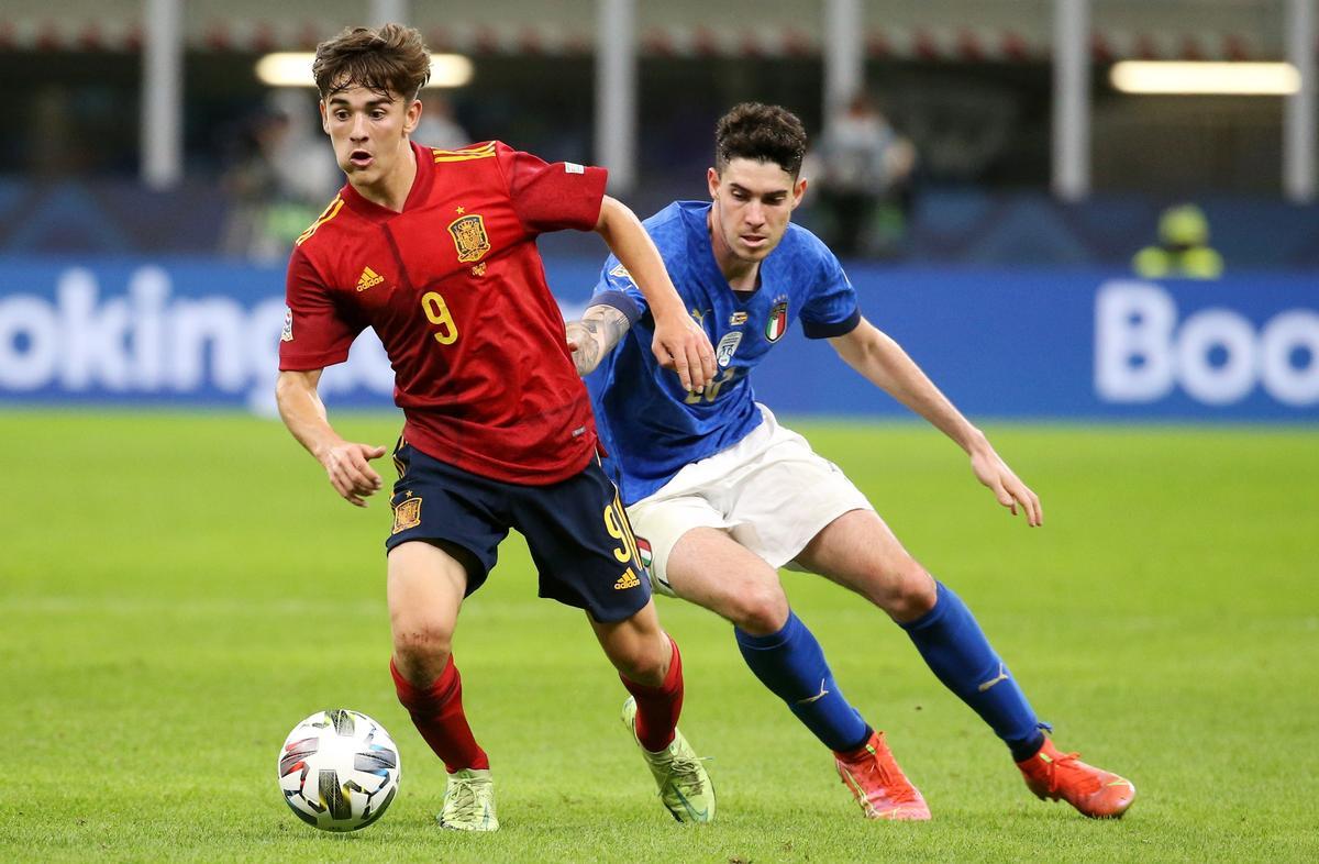 Gavi en un partido de la selección española contra Italia.